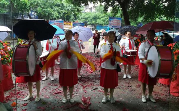 重庆干洗店加盟那个 洁希亚知名度高影响力大